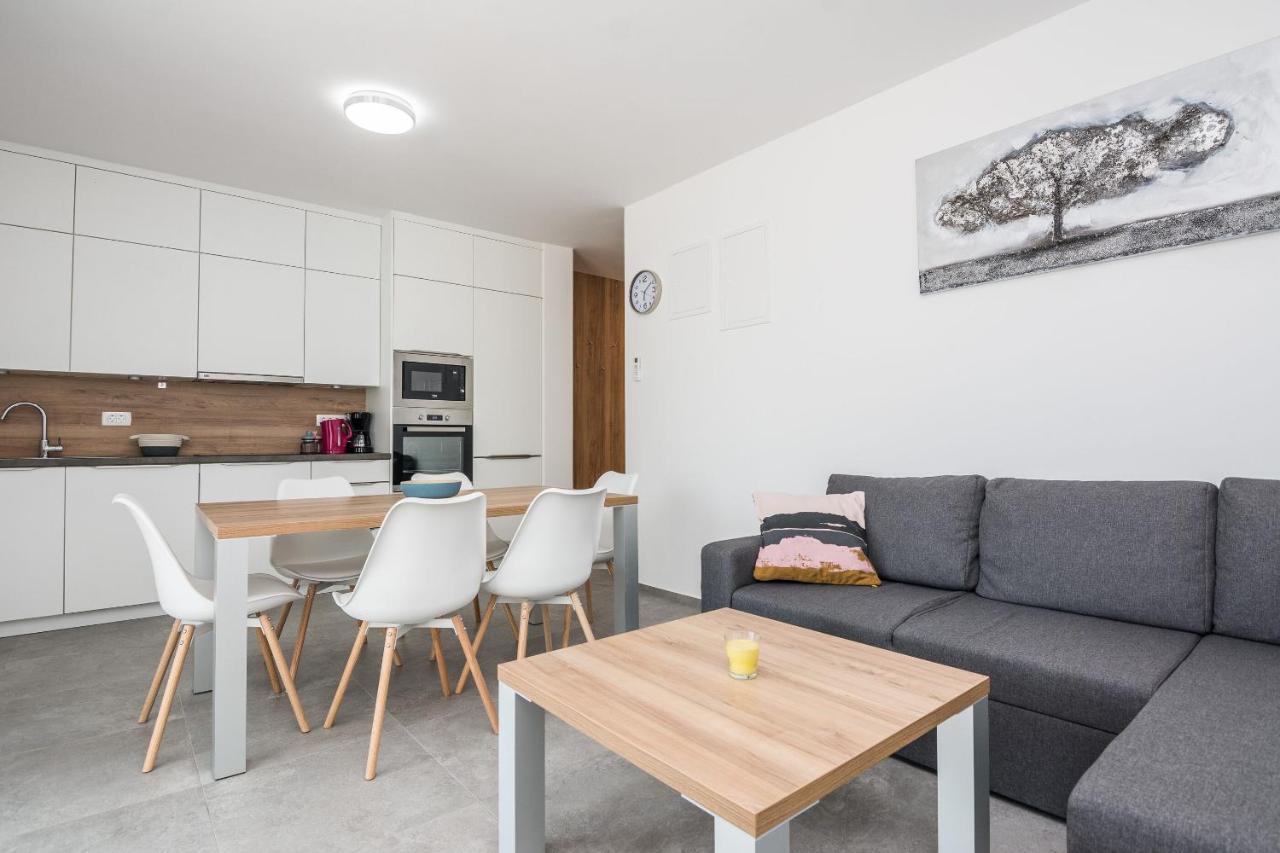 Apartment Spanic 1 Vir Bagian luar foto