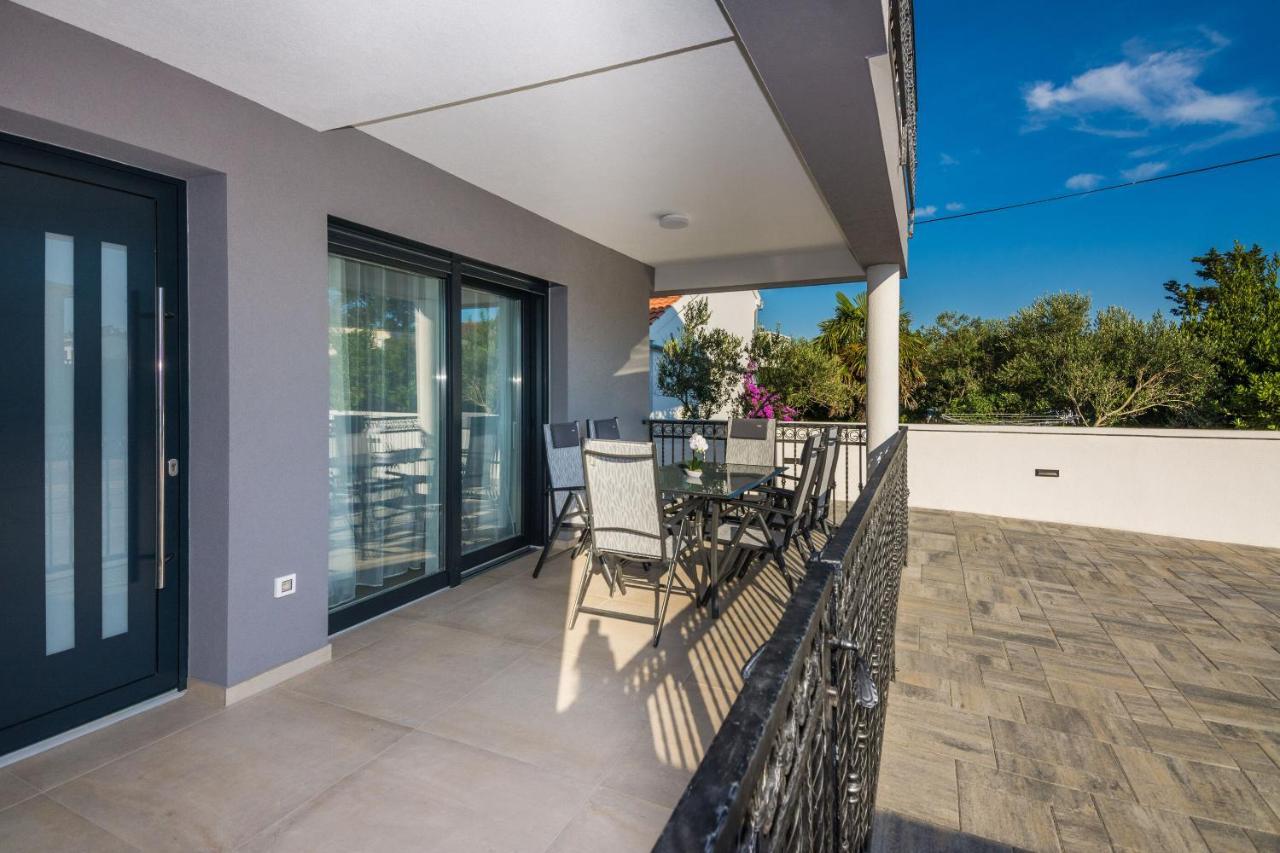 Apartment Spanic 1 Vir Bagian luar foto