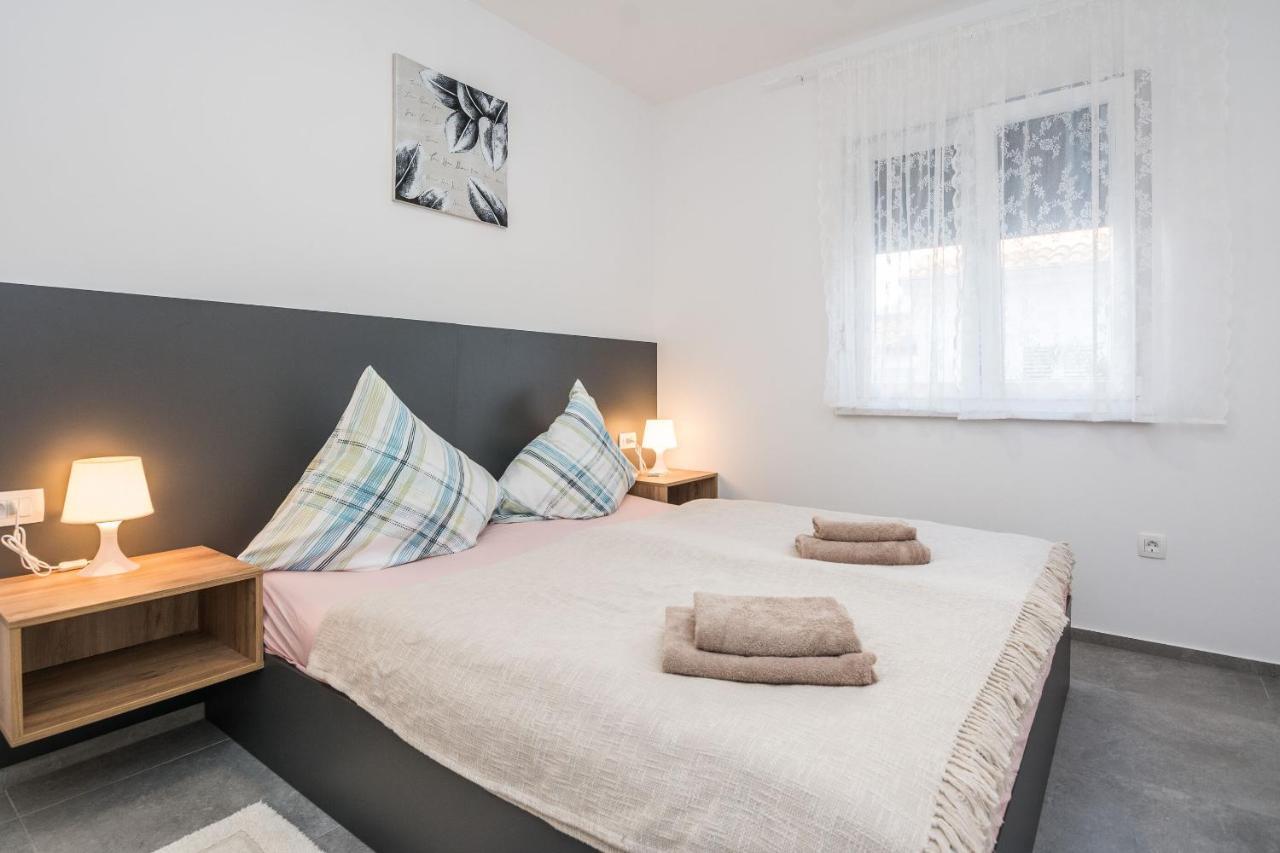 Apartment Spanic 1 Vir Bagian luar foto
