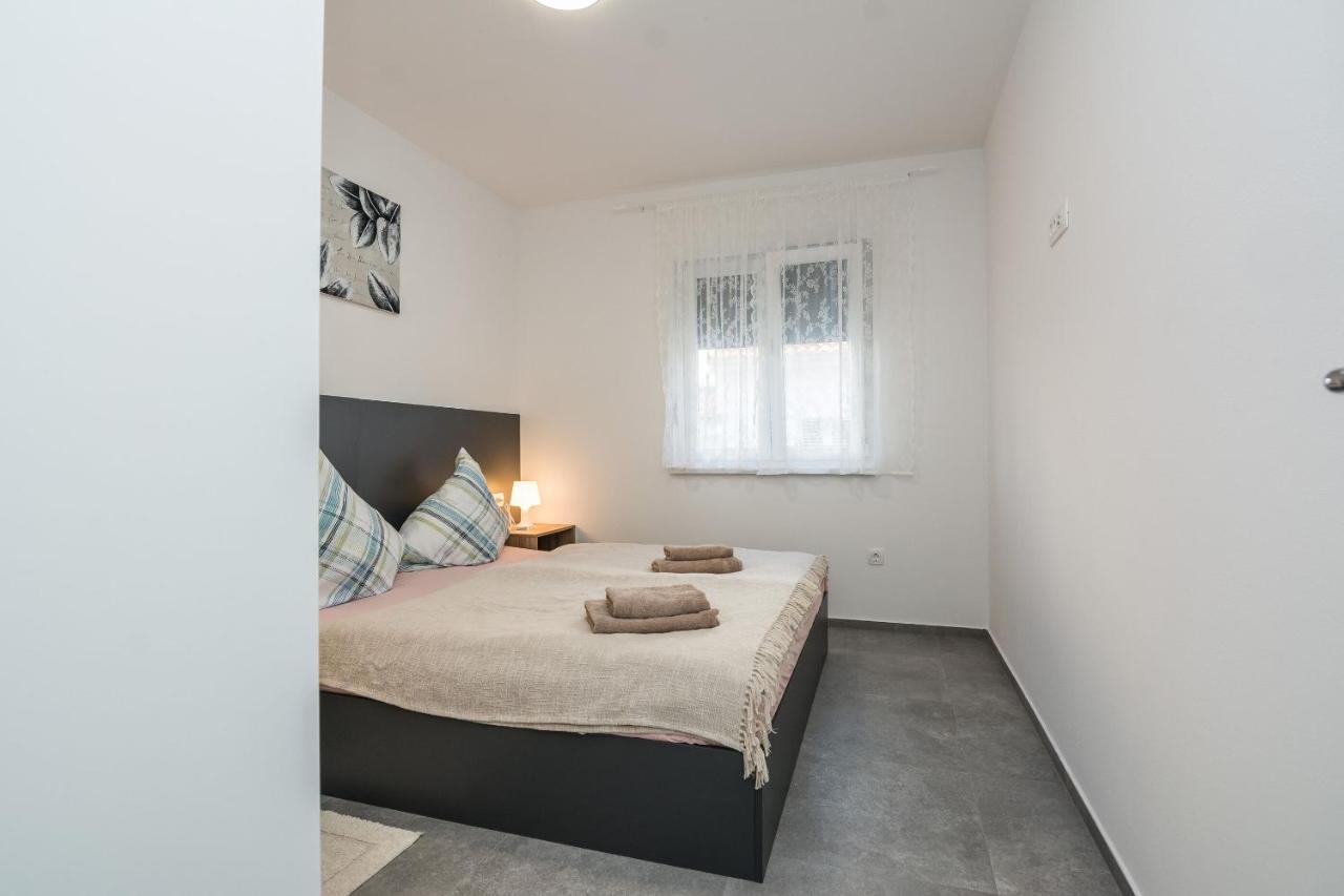 Apartment Spanic 1 Vir Bagian luar foto