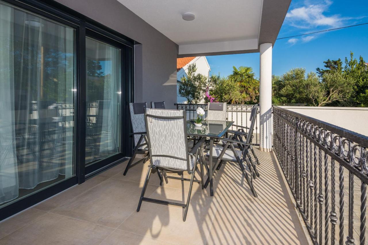 Apartment Spanic 1 Vir Bagian luar foto