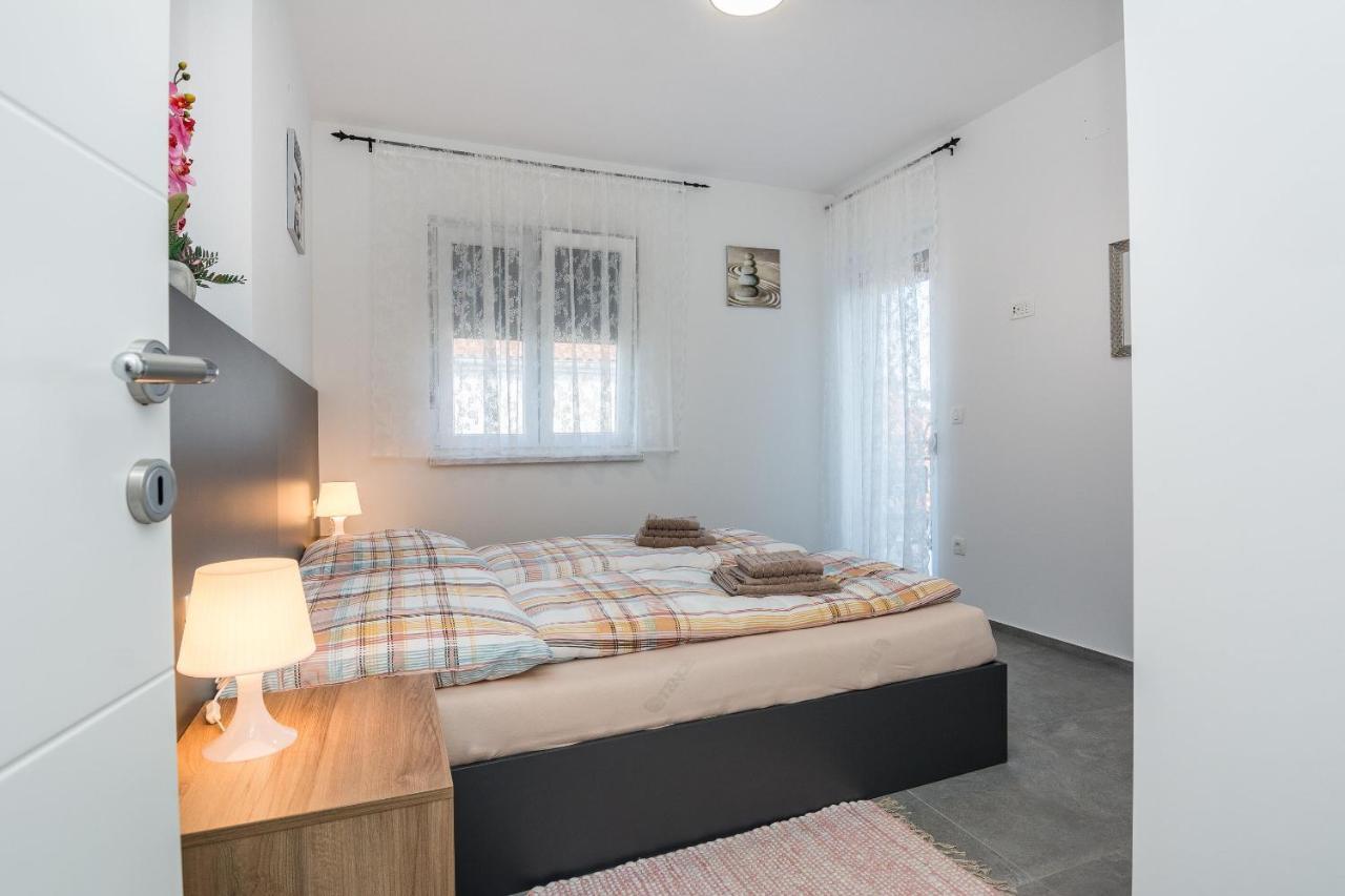 Apartment Spanic 1 Vir Bagian luar foto