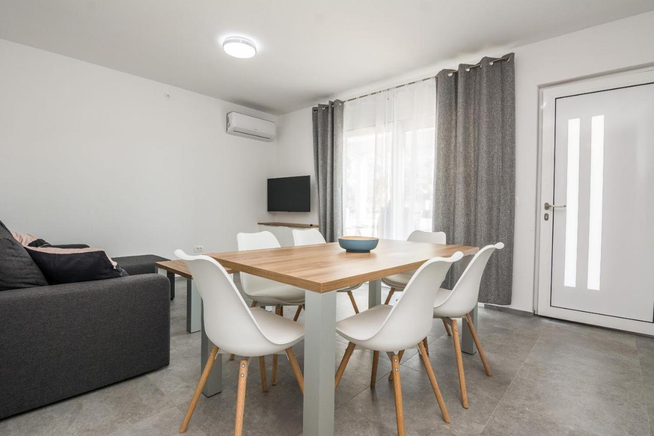 Apartment Spanic 1 Vir Bagian luar foto