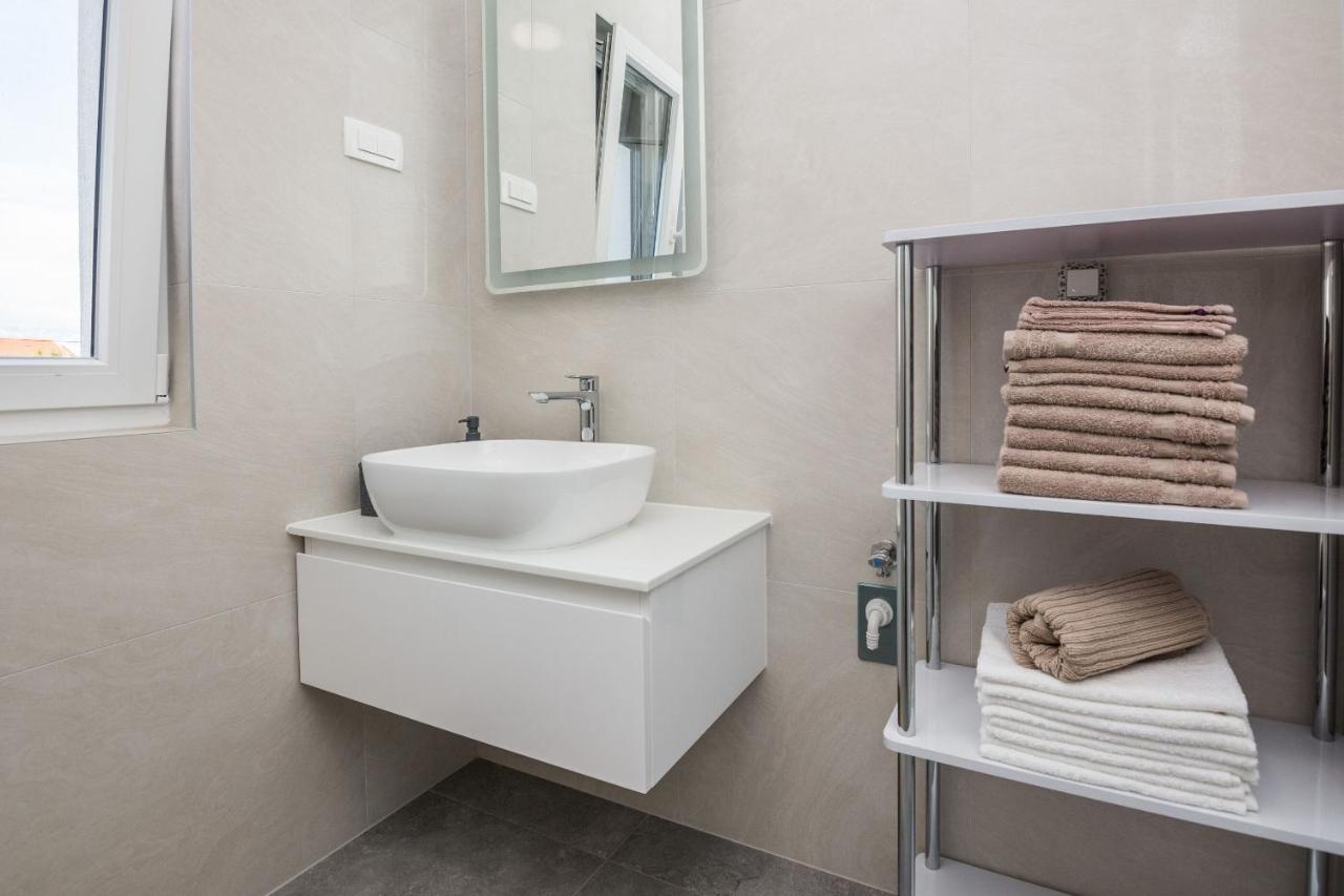 Apartment Spanic 1 Vir Bagian luar foto